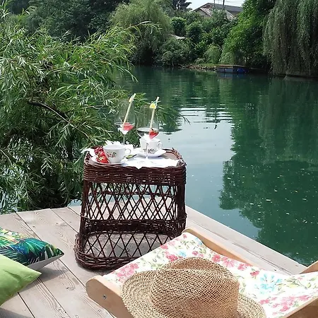 River Dream House Дом отдыха *